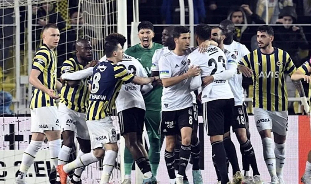 Fenerbahçe Beşiktaş maçında ortalık karıştı! Aboubakar’dan olay hareket…