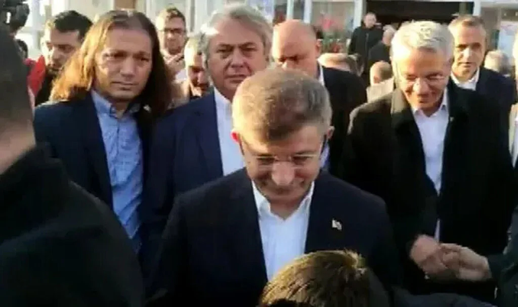 Gaziantep'te Depremzededen Ahmet Davutoğlu'na Tepki: Nereye Gidiyor Belli Değil