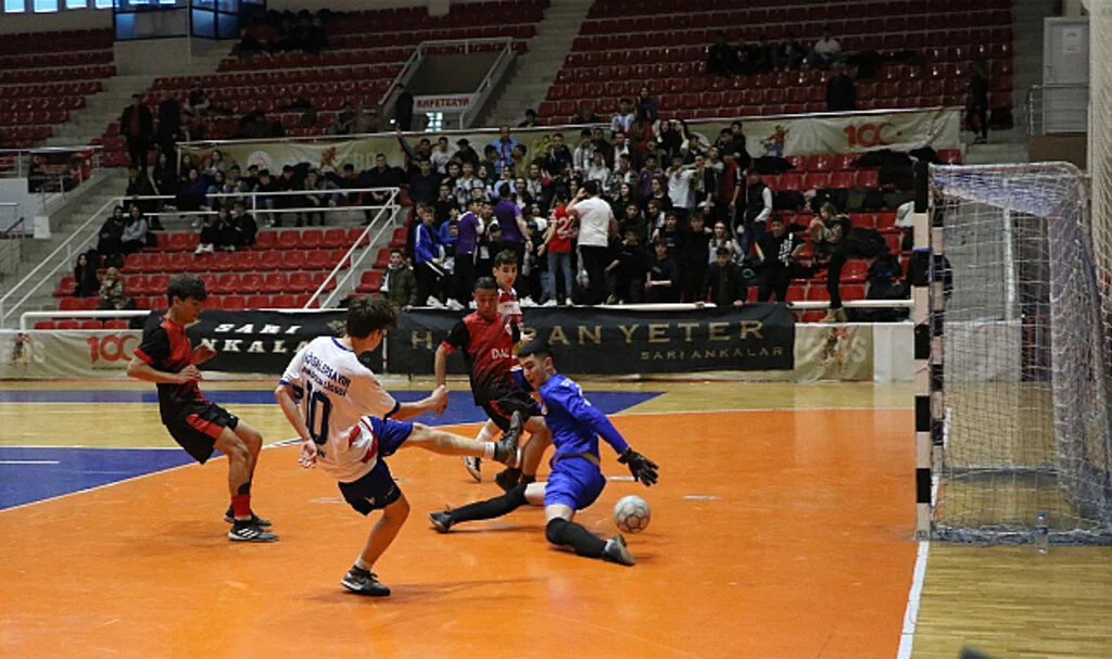 Gençlerde futsal heyecanı sona erdi
