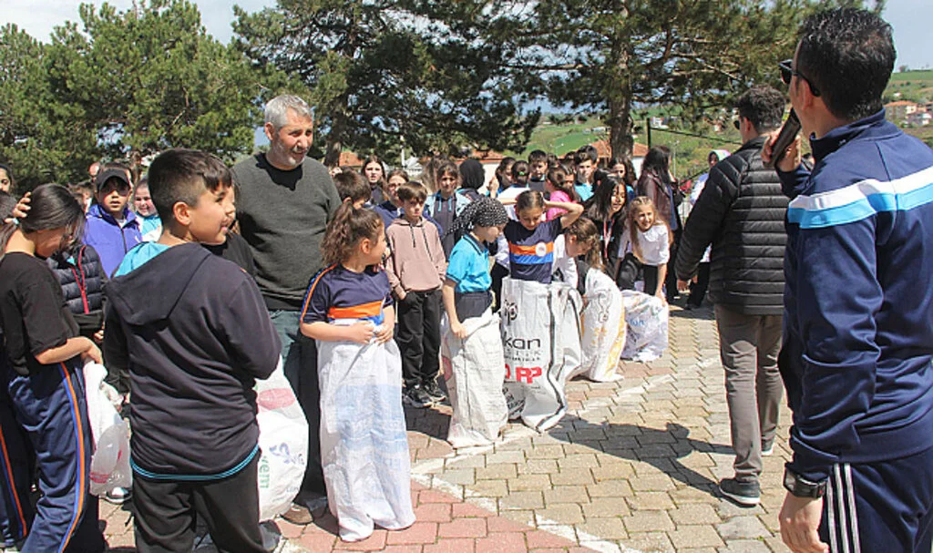 Havza 25 Mayıs Ortaokulu'nda 23 Nisan Şenliği Düzenlendi