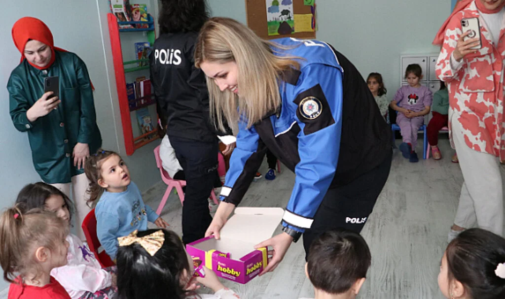 Havza'da Polis, Kreş ve Anaokulu Öğrencilerine Tanıtıldı