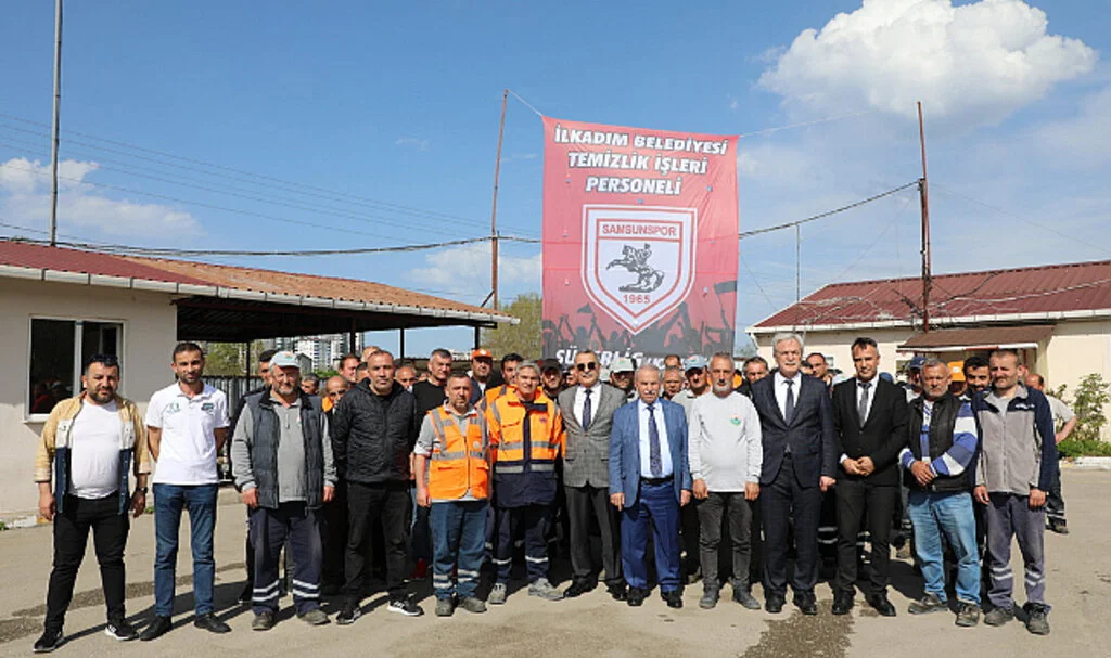 İlkadım Belediye Başkanı Necattin Demirtaş personelle bayramlaştı