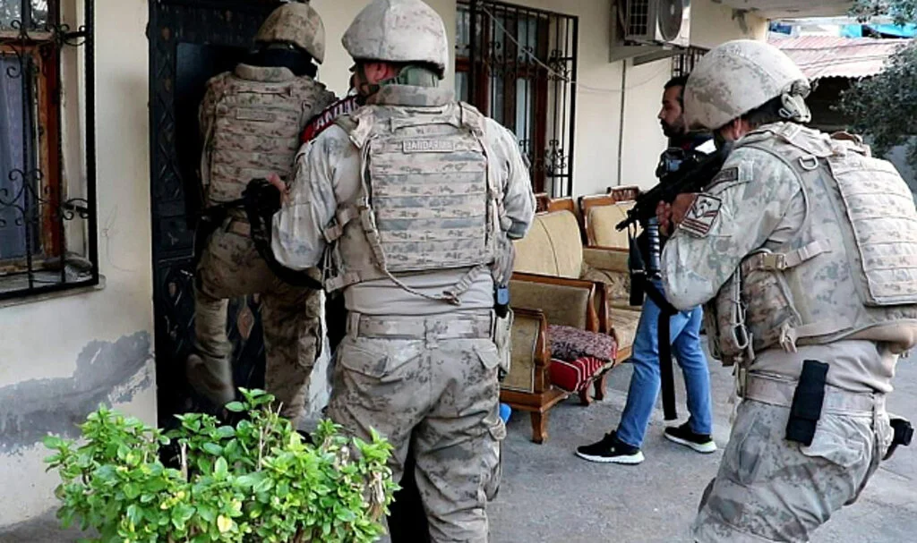 Jandarmadan Kökünü Kurutma Operasyonu: 60 Gözaltı