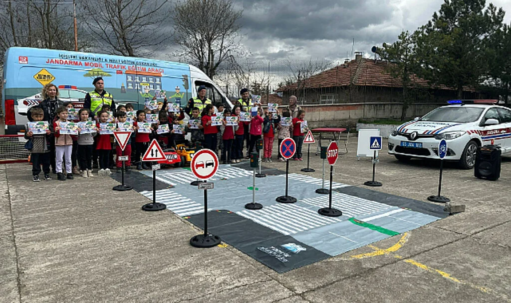 Jandarmadan Miniklete Trafik Eğitimi 