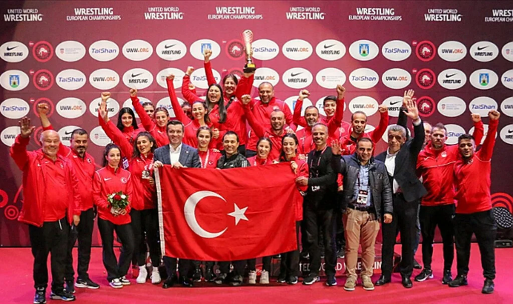 Kadın Güreş Milli Takımı Avrupa İkincisi Oldu