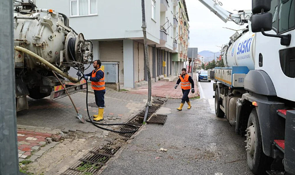 Kavak’ta Mazgal ve Izgaralar Temizleniyor