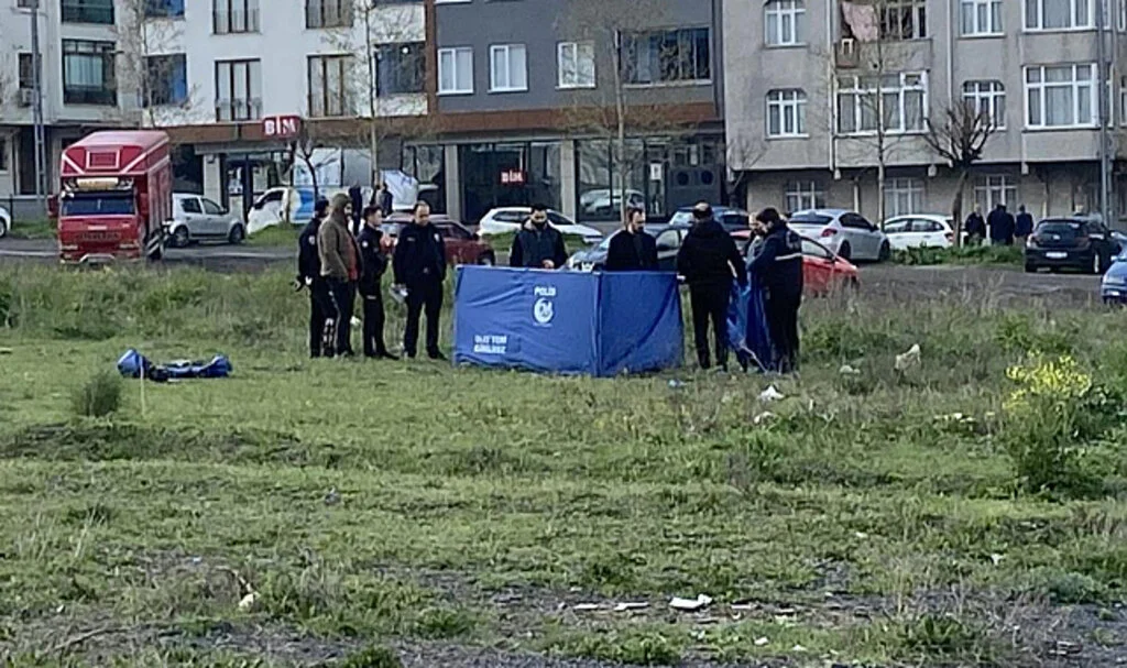 Küçükçekmece’de 21 Yaşındaki Genç Arazide Ölü Bulundu
