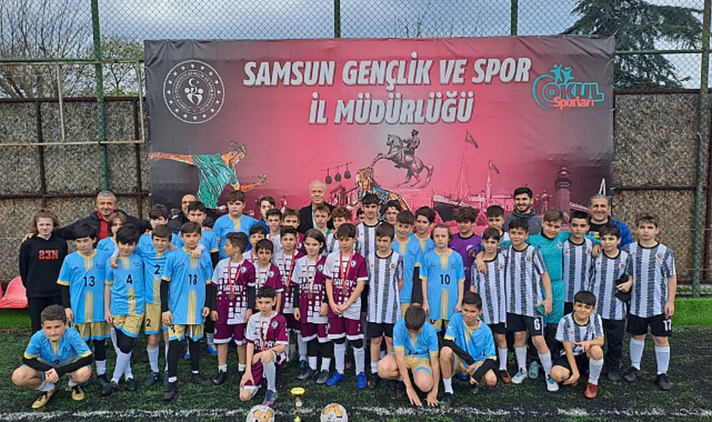 Küçüklerde Şampiyon 23 Nisan Ortaokulu