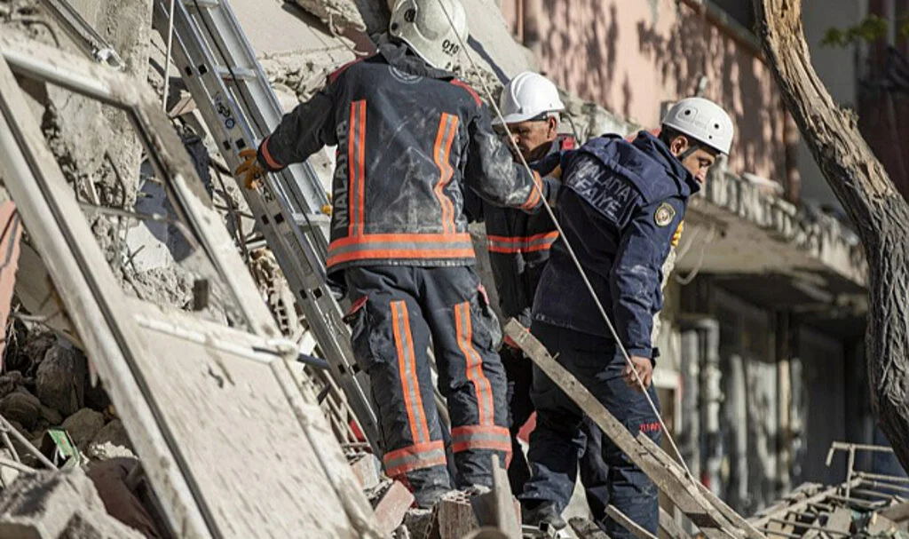 Malatya’da 6 Katlı Bina Çöktü
