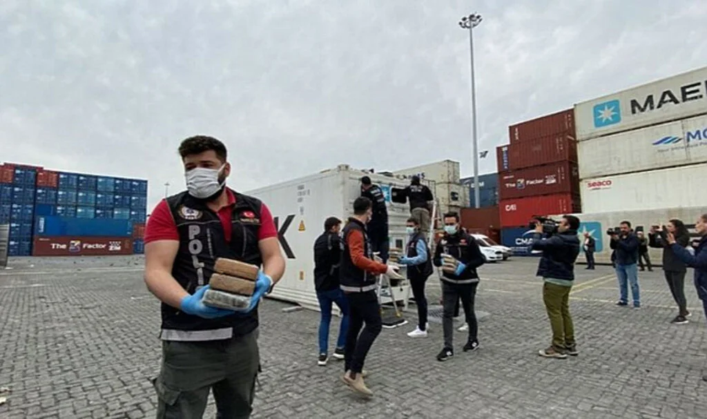Mersin Uluslararası Limanı'nda 97 Kilo 500 Gram Kokain Ele Geçirildi