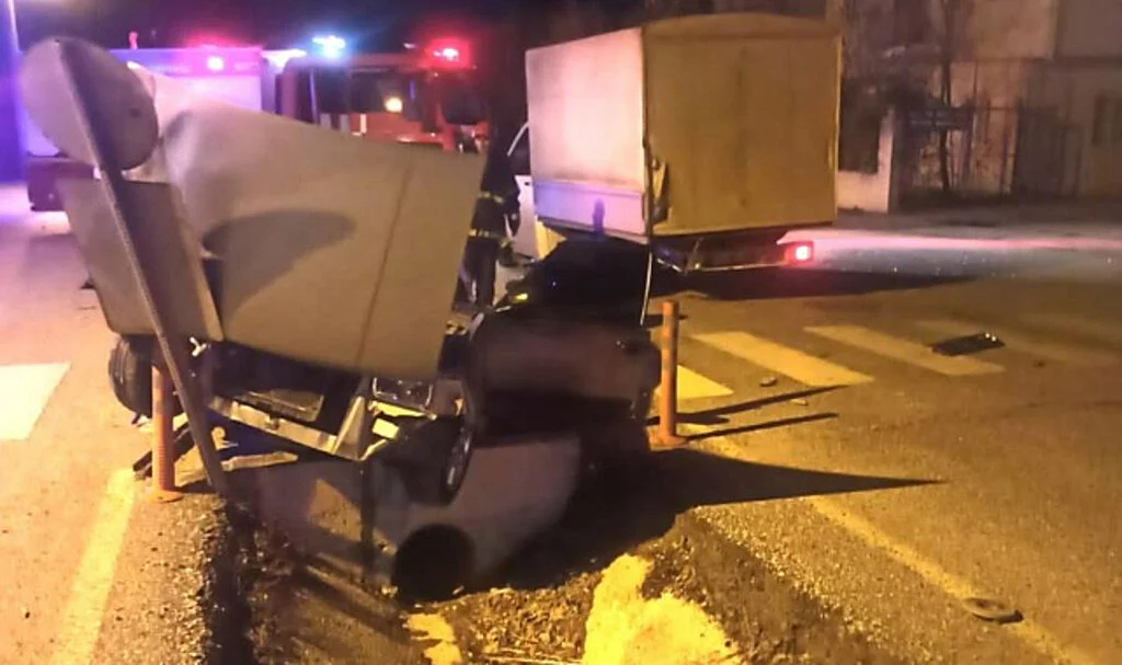Otomobilin Orta Refüje Çıktığı Trafik Kazasında 2 Kişi Yaralandı