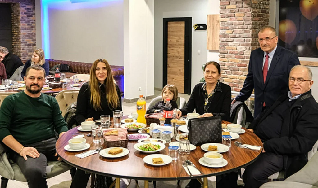 Pakun'dan Ailesi İftarda Buluştu 