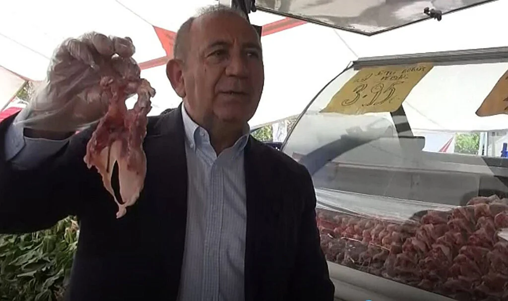 Pazarda Bir Dilim Karpuz 43 TL, Tavuk Kemiği 4 TL