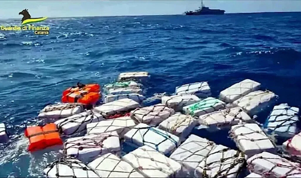 Polis Denizden 2 Ton Kokain Ele Geçirdi