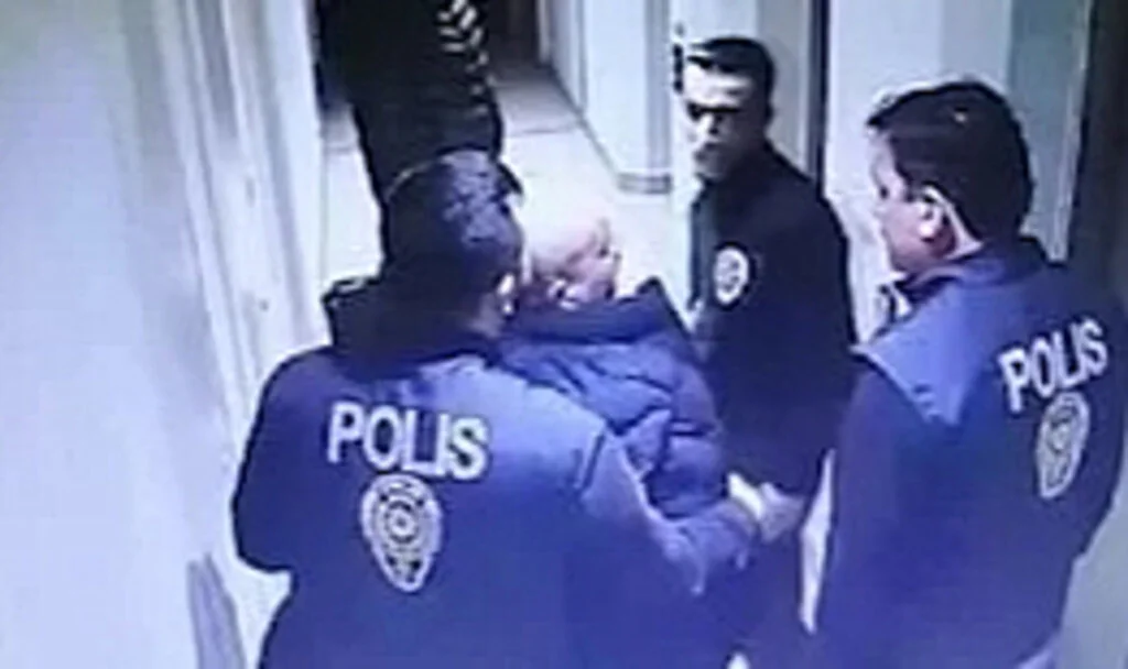 Polis Yeleği Giyip, Yabancı İş İnsanını Kaçırdılar