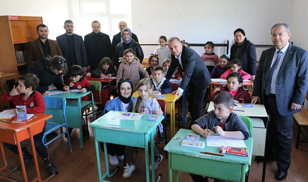 Samsun'da Büyük Anadolu Kitap Bağışladı