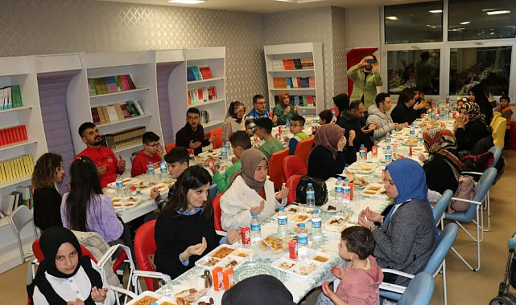 Samsun'da Depremzede ve Huzurevi Sakinlerine İftar