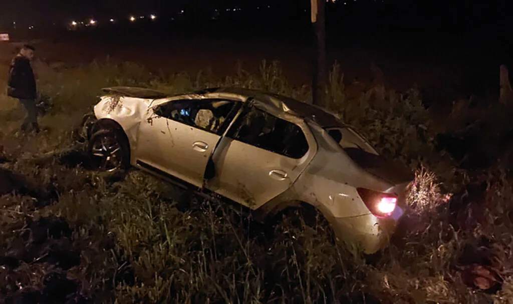 Samsun'da Devrilen Otomobildeki 2 Kişi Yaralandı