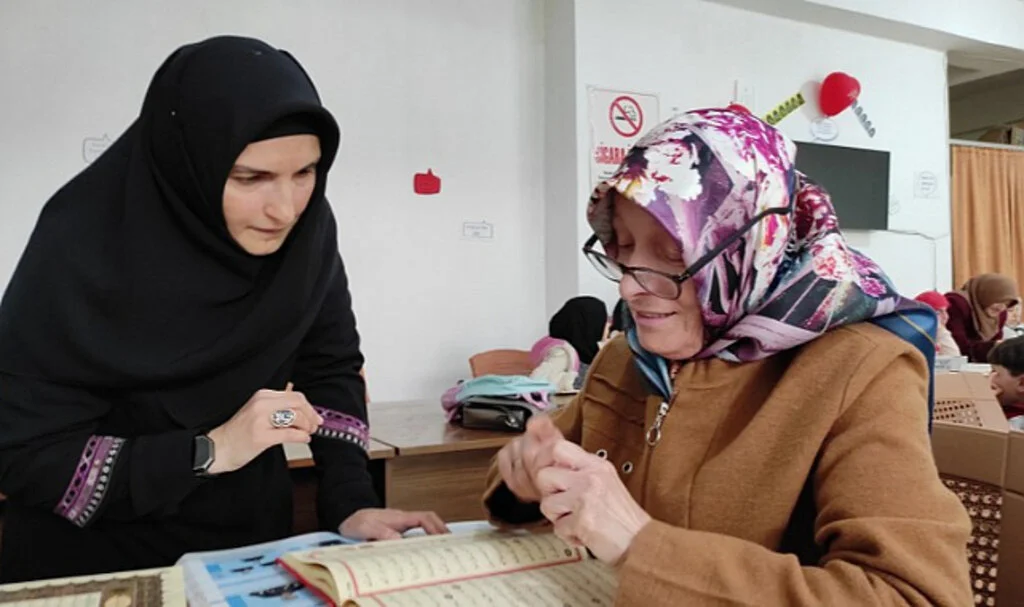 Samsun'da işitme engelli kadınlar işaret diliyle Kur'an-ı Kerim öğreniyor