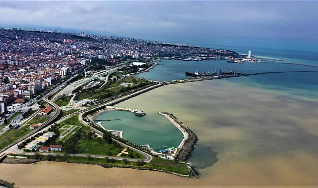 Samsun'da Nisan Yağmurları Karadeniz'i Çamura Boyadı