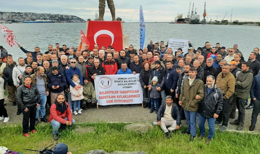 Samsun'da olta balıkçılarından "kıyılarda hukuksuzluk" tepkisi