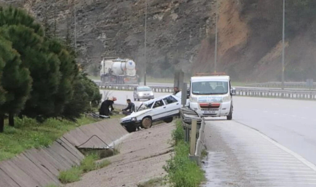 Samsun'da Takla Atan Otomobilden Burnu Bile Kanamadan Kurtuldu