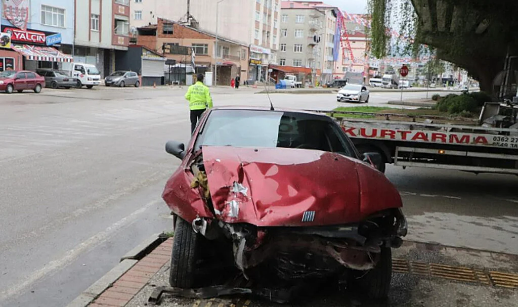 Samsun'da Trafik Kazası: 2 Yaralı