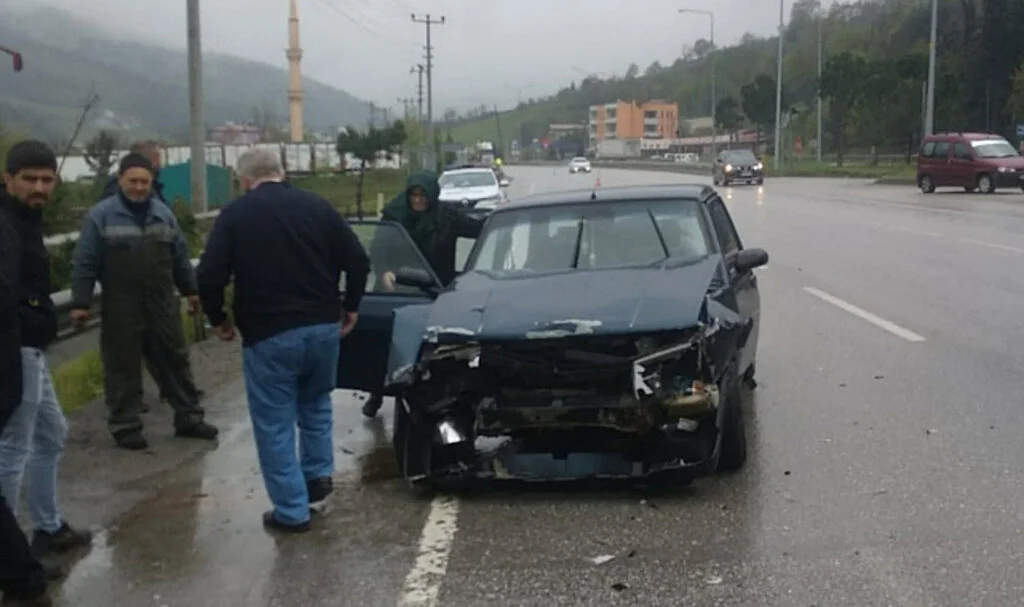 Samsun'da Trafik Kazası: 3 Yaralı
