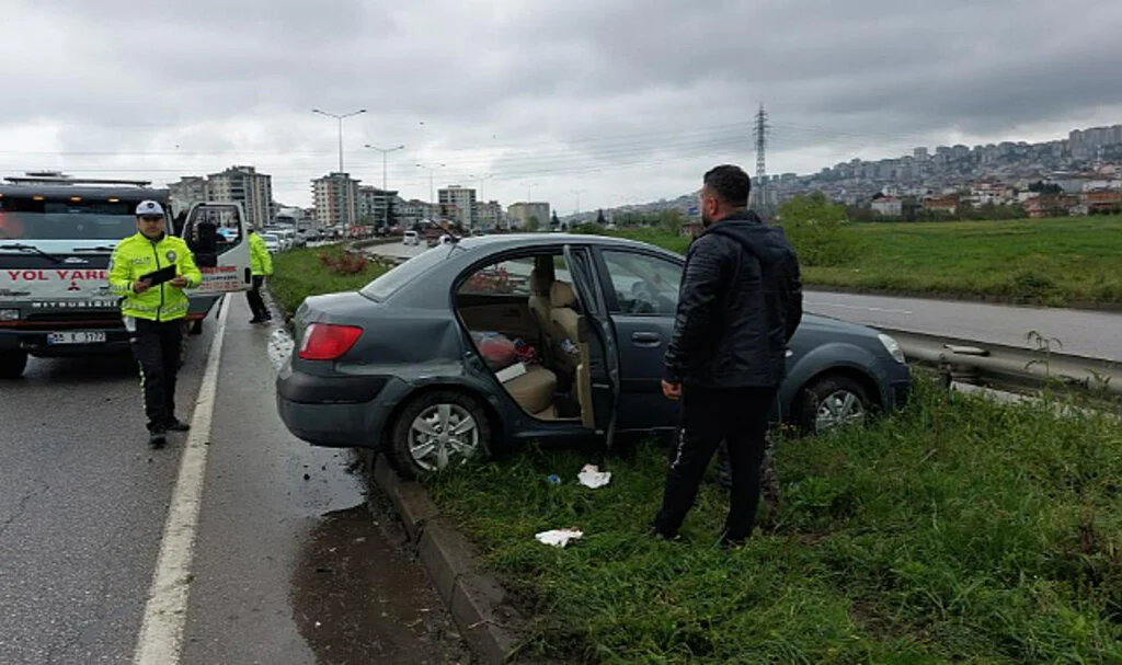 Samsun'da Yağmurdan Kayganlaşan Yolda 3 Araçlı Kaza: 1 Yaralı