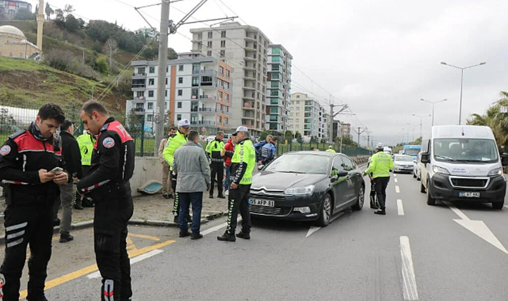 Samsun'da yunus polisleri kaza yaptı: 2 yaralı