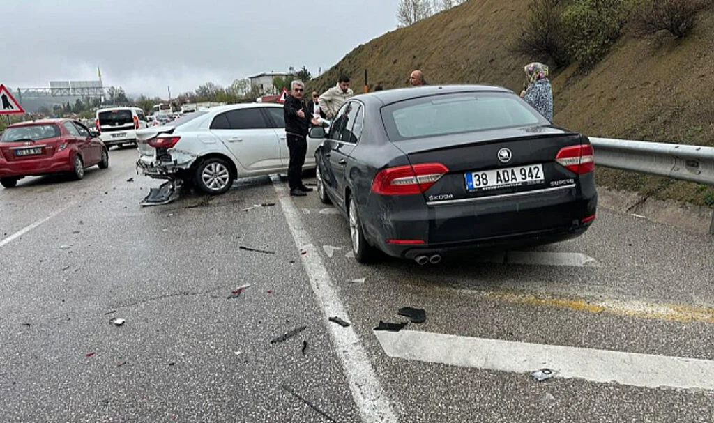 Samsun'da Zincirleme Trafik Kazası: 4 Yaralı