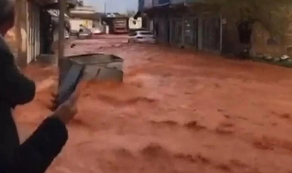 Şanlıurfa'da Sağanak Yağış Sele Neden Oldu