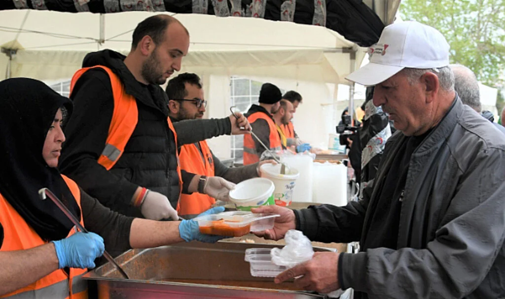 SBB deprem bölgesinde 750 bin kişilik sıcak yemek dağıttı