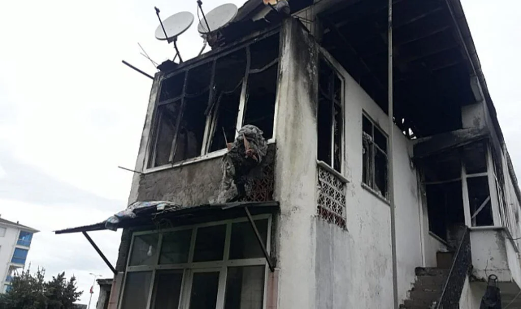 Sobayı Yakmak İçin Kullandığı Yanıcı Madde Evi Küle Çeviriyordu