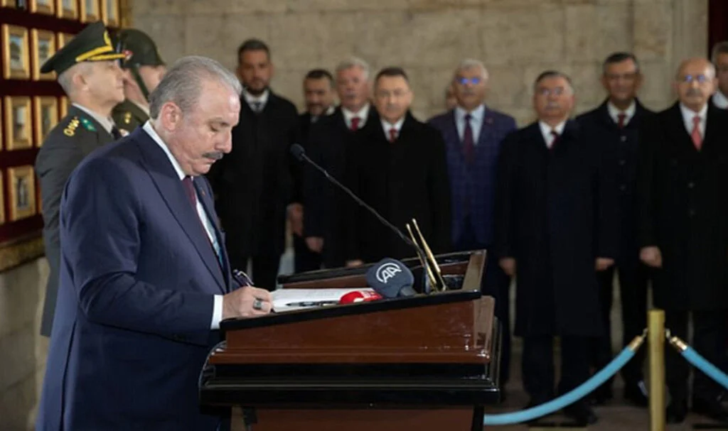 TBMM Başkanı Şentop başkanlığındaki devlet erkanı, Anıtkabir'i ziyaret etti