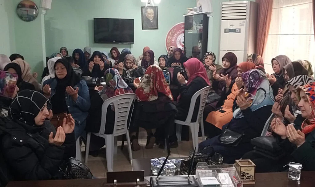 TÜGŞAV'dan Bafra'da şehitlere dua