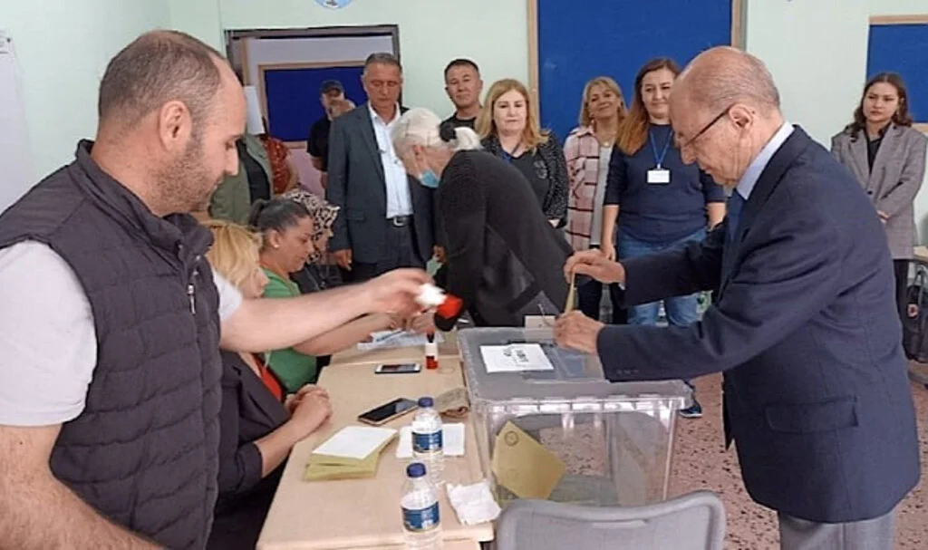 Ahmet Necdet Sezer, Ankara’da oyunu kullandı