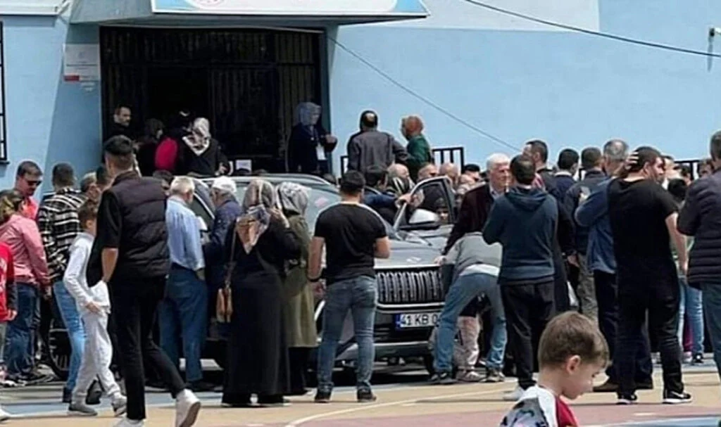 AK Parti’li Başkanın TOGG’u Seçim Sandığı Başında