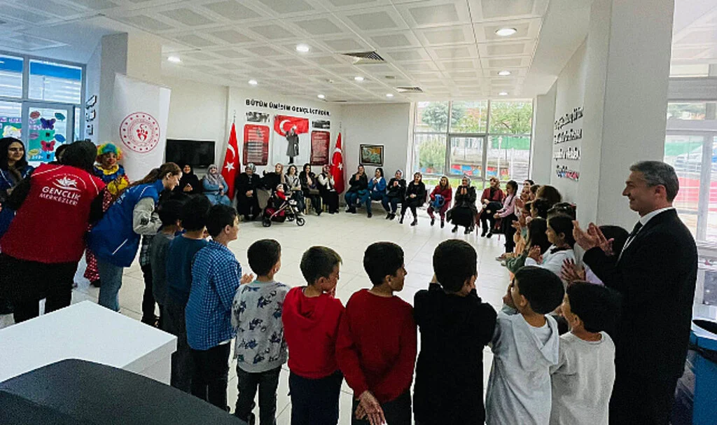 Alaçam Gençlik Merkezi'nden Anneler Günü Etkinliği