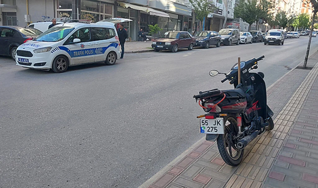 Bafra'da Otomobil ile Motosikletin Çarpışması Sonucu 1 Kişi Yaralandı