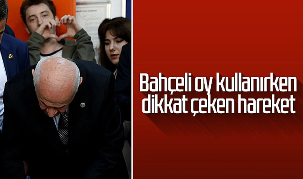 Bahçeli oy kullanırken dikkat çeken hareket