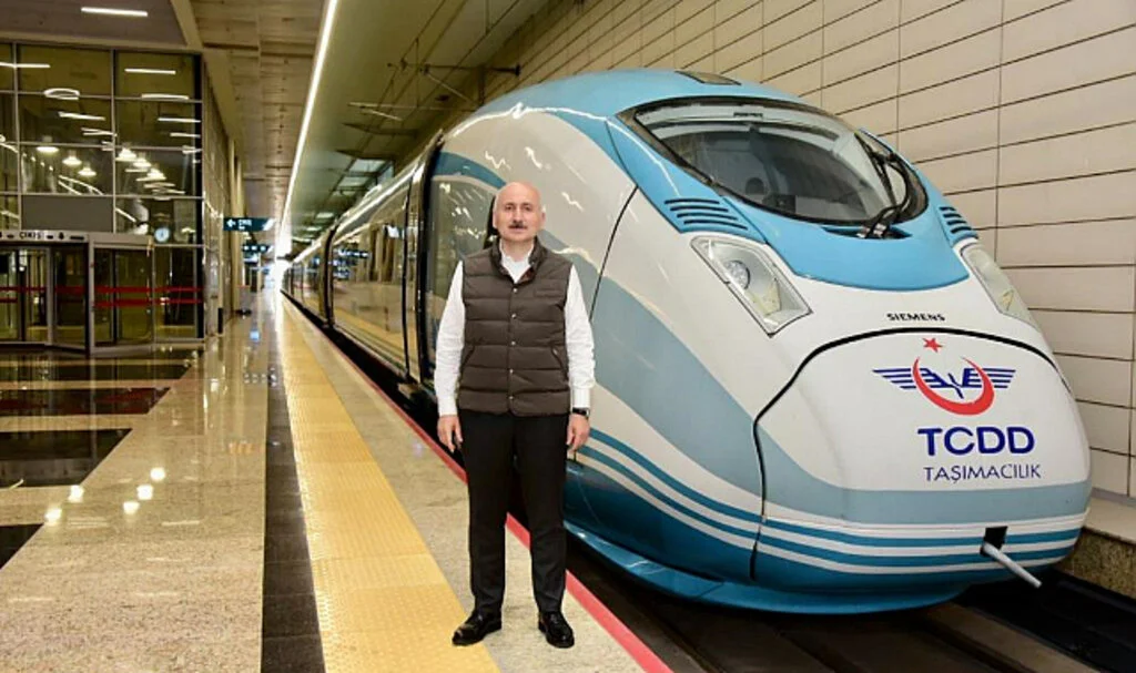 Bakan Karaismailoğlu: "Samsun-Trabzon-Sarp Hızlı Tren Hattı İçin Hızlı Adım Atacağız"