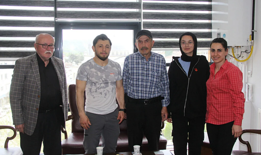 Bilek Güreşi Turnuvalarında Derece Alan Sporcu Ödüllendirildi
