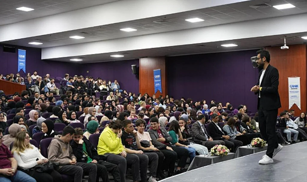 Canik’te Öğrencilere ‘Griden Beyaza’ Semineri