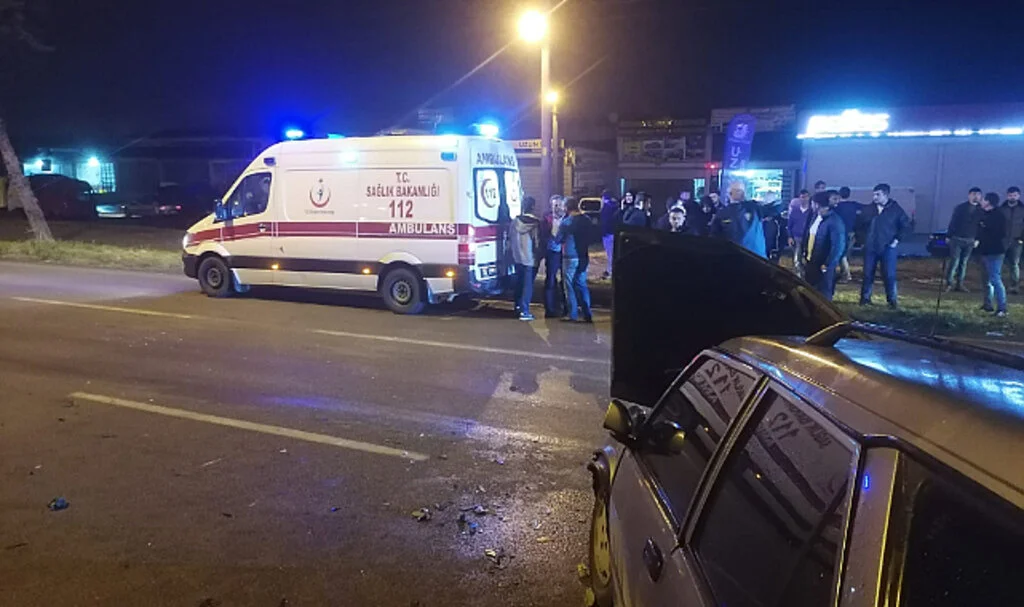Çarşamba'da Tırla Çarpışan Otomobilin Sürücüsü Yaralandı
