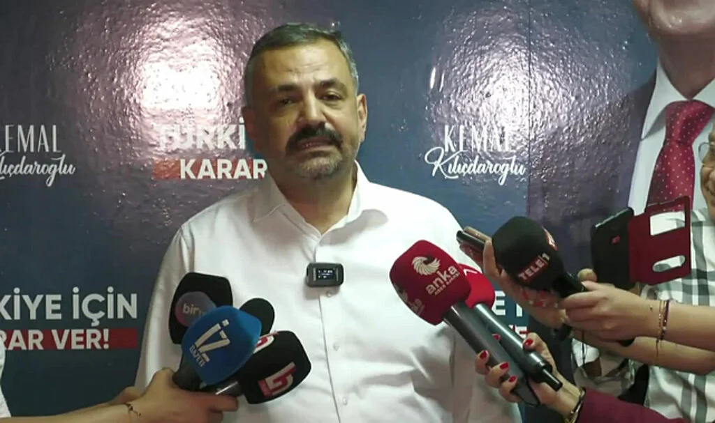 CHP İzmir İl Başkanı Aslanoğlu: "Kılıçdaroğlu'nun Oyları Artacaktır. Kafa Kafaya Bir Yarış Gidiyor"
