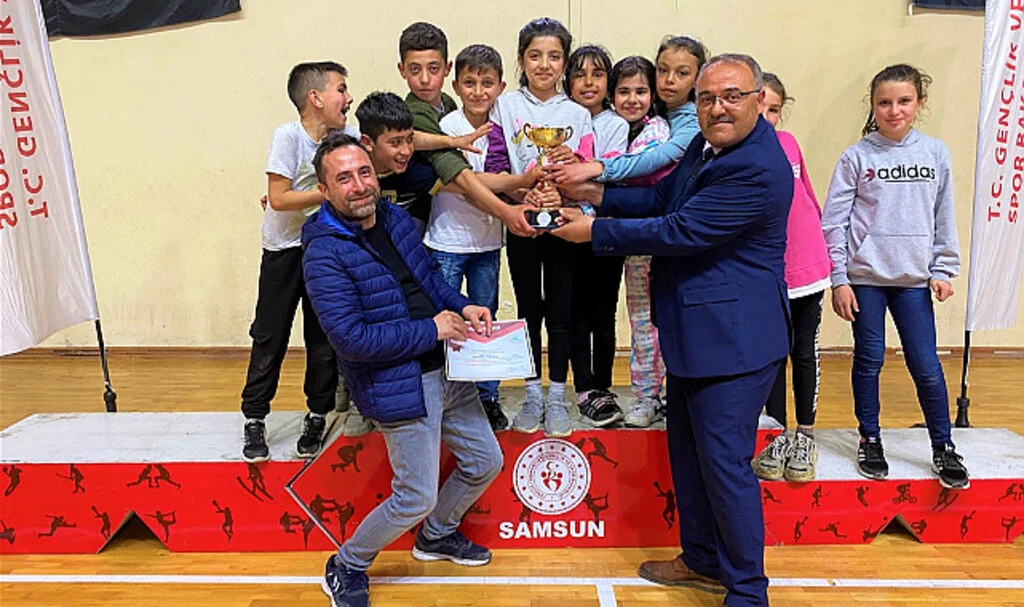 Çocuk Şenliğinde Doyasıya Yarıştılar
