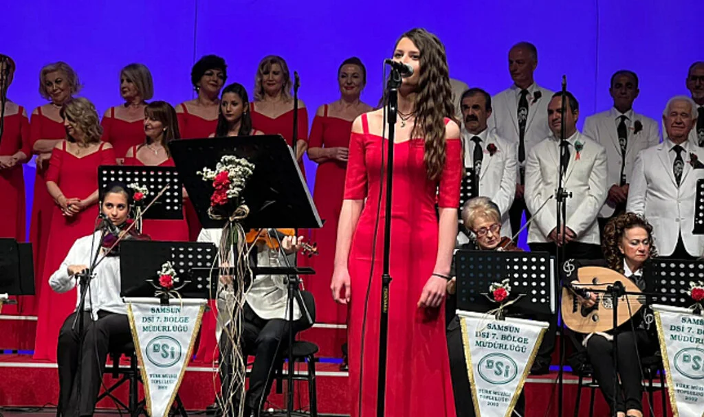 DSİ Korosu'dan Muhteşem Konser 