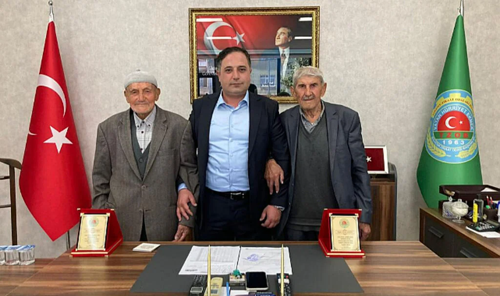 En Yaşlı Çiftçileri Plaket