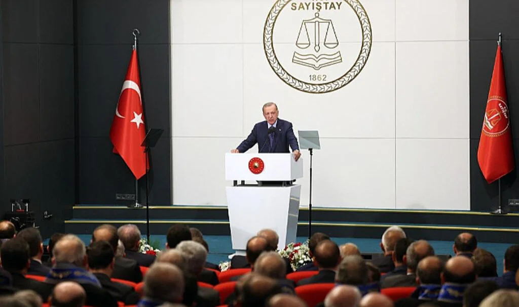 Erdoğan'dan dikkat çeken 'Cumhurbaşkanlığı Hükümet Sistemi' mesajı! "İyileştirecek adımlar atacağız"